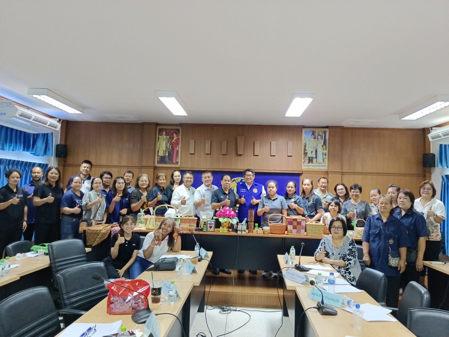 ร่วมประชุมคณะกรรมการคัดเลือกผลิตภัณฑ์ OTOP และผลิตภัณฑ์วิสาหกิจชุมชน เพื่อจำหน่าย ณ ที่ว่าการอำเภออุทัย จังหวัดพระนครศรีอยุธยา